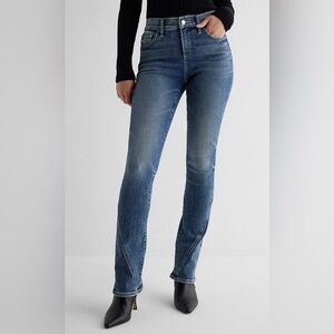 Express Skyscraper Mid Rise Jeans, Sz. 6S, Twist Seam at Bottom of Pant Leg